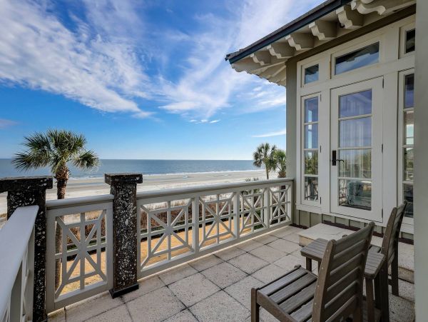 On Beach Vacation Home Five Bedroom in Hilton Head