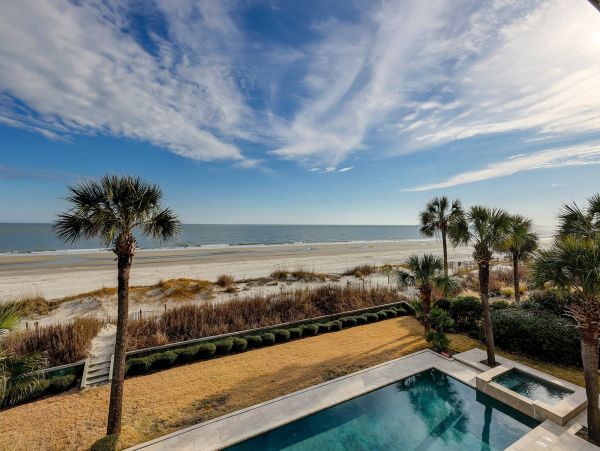 On Beach Vacation Home Five Bedroom in Hilton Head