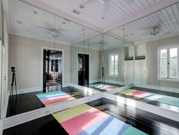 On Beach Vacation Home Five Bedroom in Hilton Head