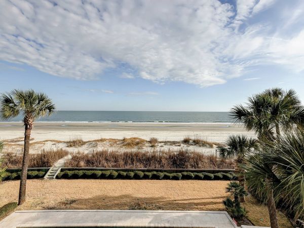 On Beach Vacation Home Five Bedroom in Hilton Head