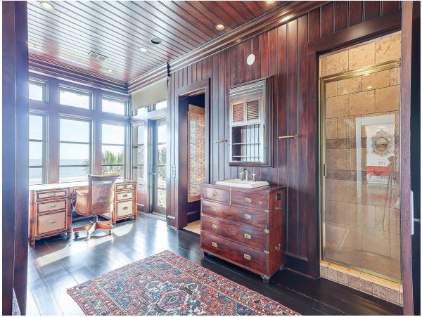 On Beach Vacation Home Five Bedroom in Hilton Head