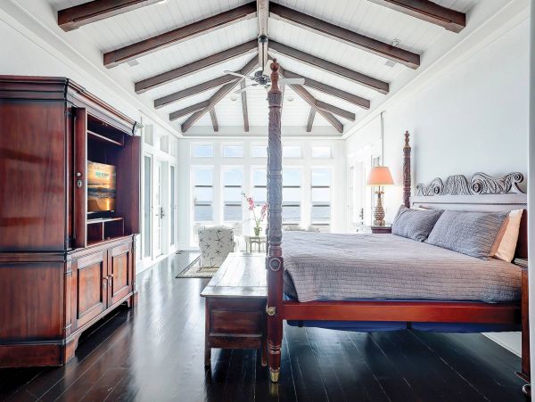 On Beach Vacation Home Five Bedroom in Hilton Head