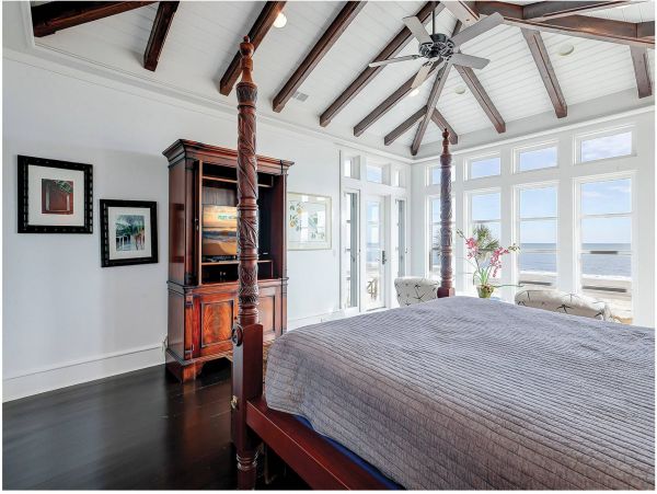 On Beach Vacation Home Five Bedroom in Hilton Head
