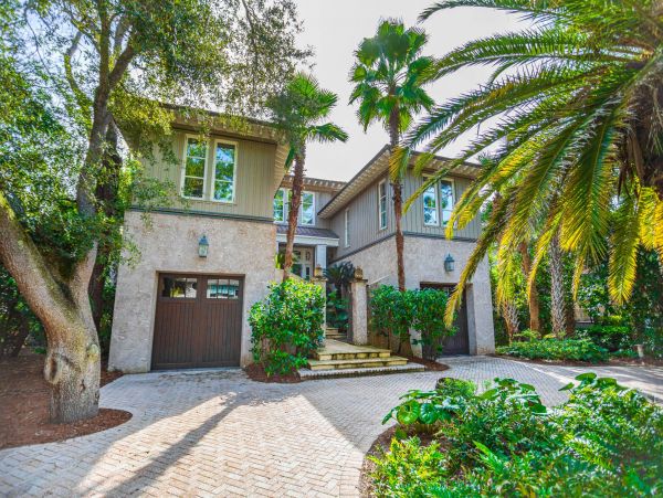 On Beach Vacation Home Five Bedroom in Hilton Head