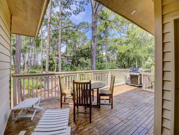 Hilton Head Five Bedroom Home Short Sandy Stroll to the Beach