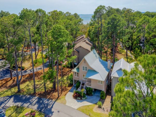 Hilton Head Five Bedroom Home Short Sandy Stroll to the Beach