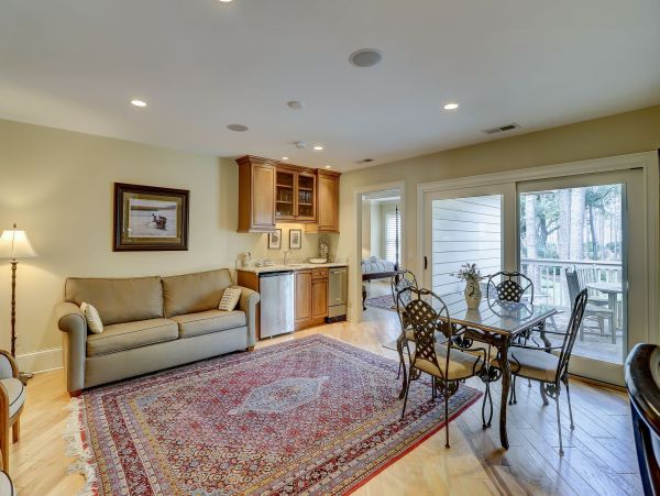 Hilton Head Five Bedroom Home Short Sandy Stroll to the Beach