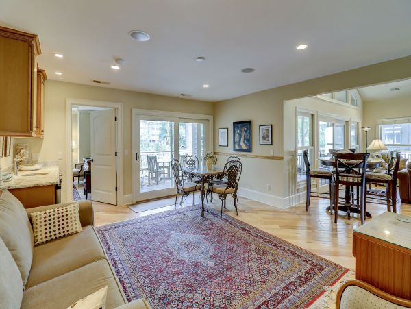 Hilton Head Five Bedroom Home Short Sandy Stroll to the Beach