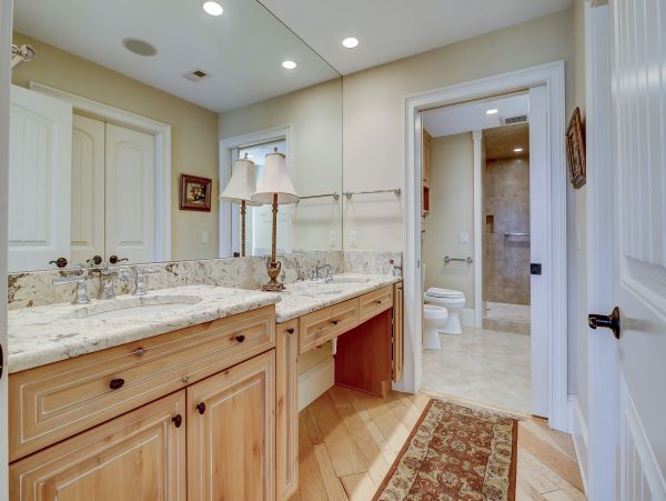 Hilton Head Five Bedroom Home Short Sandy Stroll to the Beach