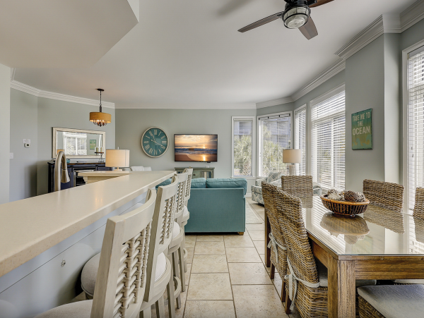 Stunning Three Bedroom Vacation Condo/Villa Chic Residence