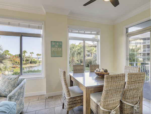 Stunning Three Bedroom Vacation Condo/Villa Chic Residence