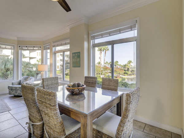 Stunning Three Bedroom Vacation Condo/Villa Chic Residence