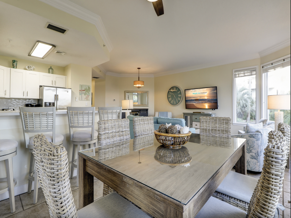 Stunning Three Bedroom Vacation Condo/Villa Chic Residence