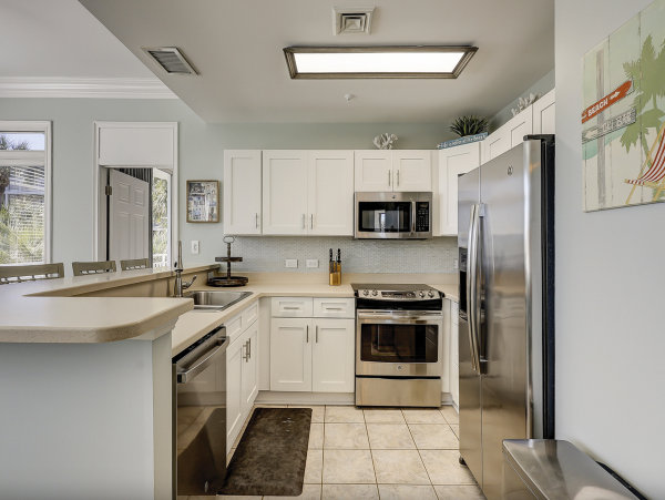 Stunning Three Bedroom Vacation Condo/Villa Chic Residence