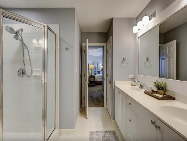 Stunning Three Bedroom Vacation Condo/Villa Chic Residence