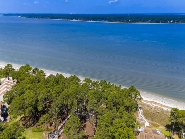 Hilton Head Two Bedroom Vacation Villa Walk to Beach