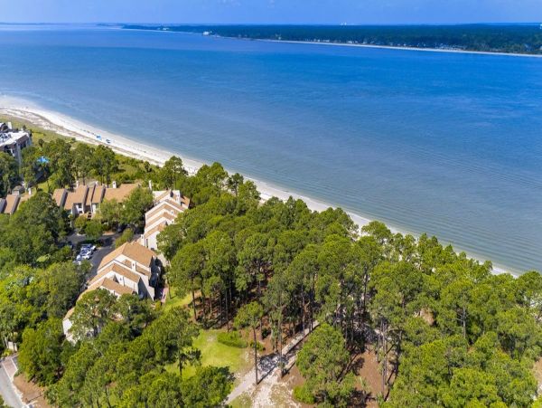 Hilton Head Two Bedroom Vacation Villa Walk to Beach