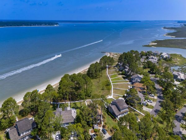 Hilton Head Two Bedroom Vacation Villa Walk to Beach