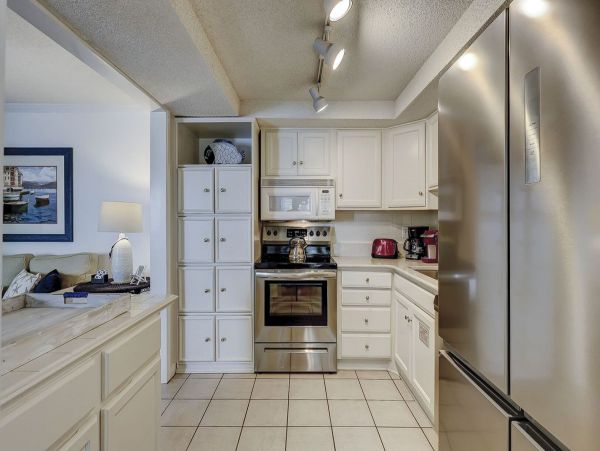 Hilton Head Two Bedroom Vacation Villa Walk to Beach