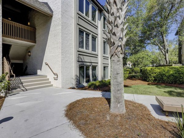Hilton Head Two Bedroom Vacation Villa Walk to Beach