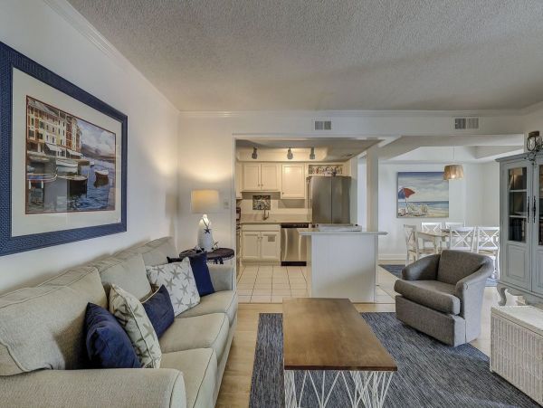 Hilton Head Two Bedroom Vacation Villa Walk to Beach