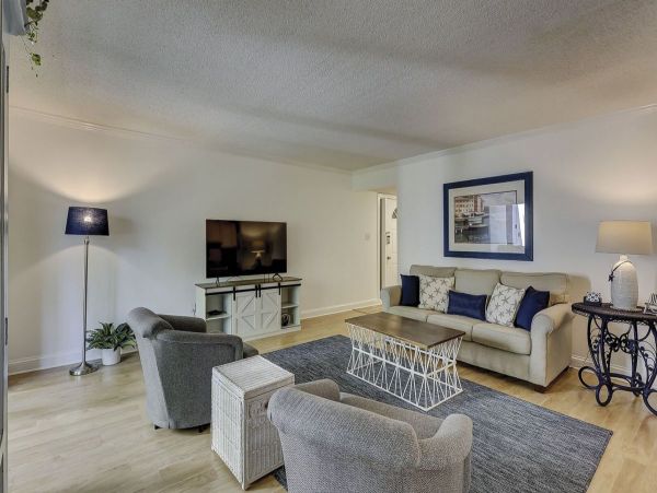 Hilton Head Two Bedroom Vacation Villa Walk to Beach