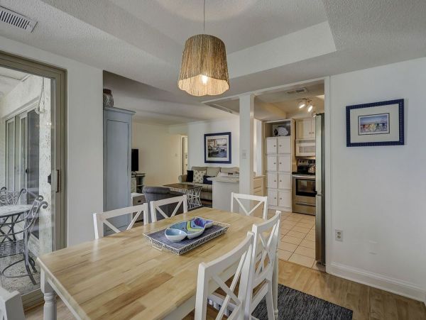 Hilton Head Two Bedroom Vacation Villa Walk to Beach