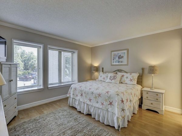 Hilton Head Two Bedroom Vacation Villa Walk to Beach