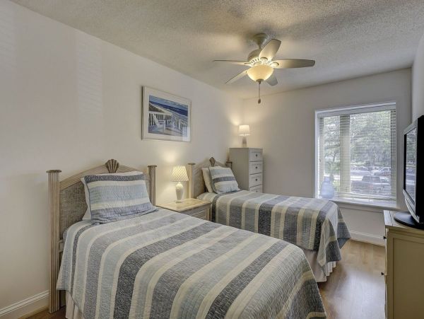 Hilton Head Two Bedroom Vacation Villa Walk to Beach