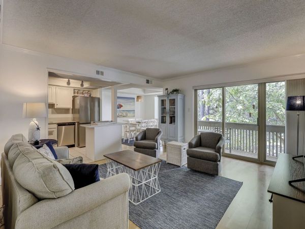 Hilton Head Two Bedroom Vacation Villa Walk to Beach