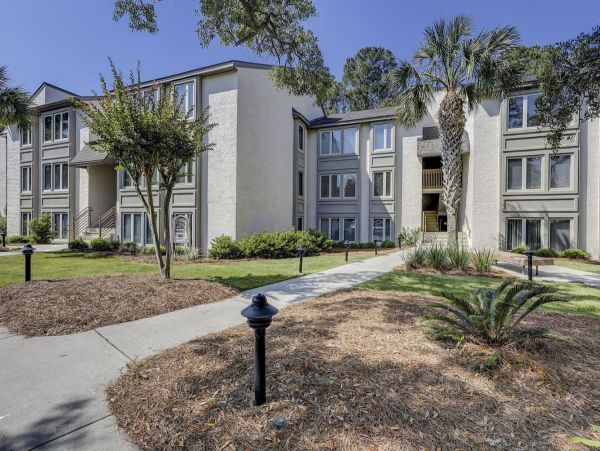 Hilton Head Two Bedroom Vacation Villa Walk to Beach