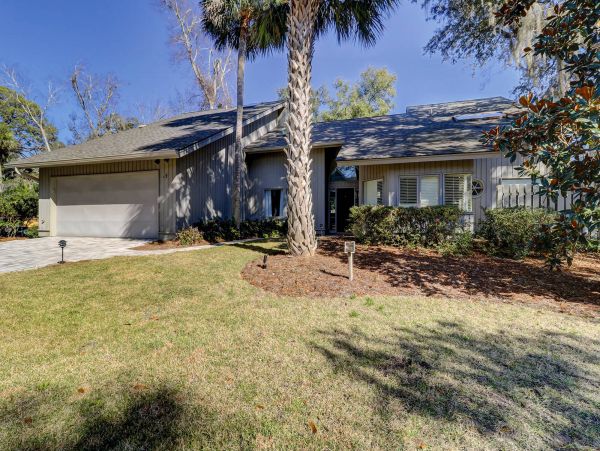Coastal-Chic 5 Bedroom Home with Private Pool