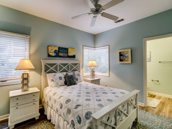 Coastal-Chic 5 Bedroom Home with Private Pool