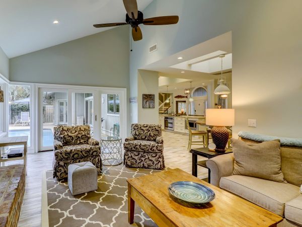 Coastal-Chic 5 Bedroom Home with Private Pool