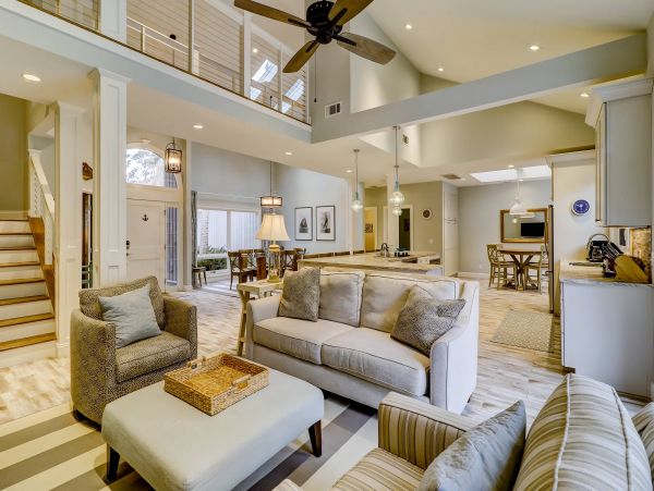Coastal-Chic 5 Bedroom Home with Private Pool