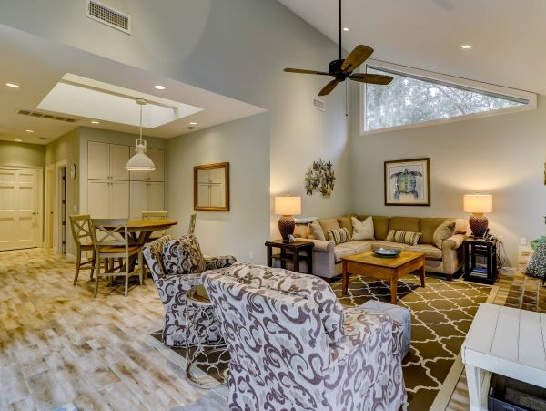 Coastal-Chic 5 Bedroom Home with Private Pool