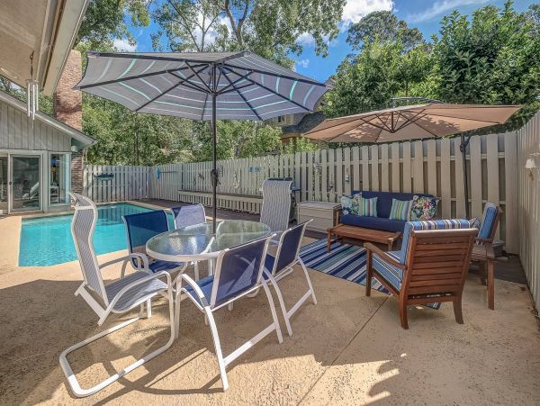 Coastal-Chic 5 Bedroom Home with Private Pool