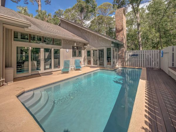 Coastal-Chic 5 Bedroom Home with Private Pool
