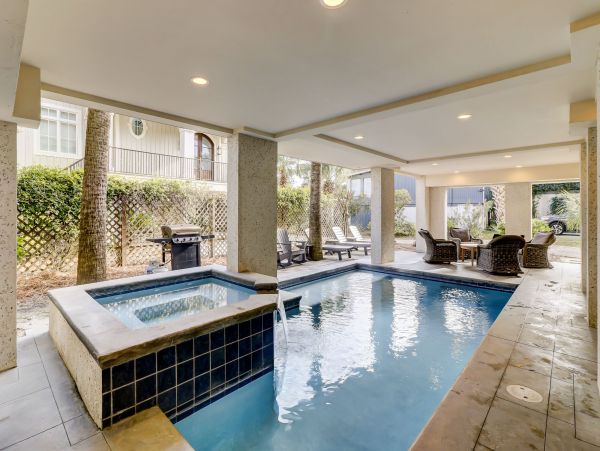 Gorgeous Five Bedroom Vacation Home Close to Beach