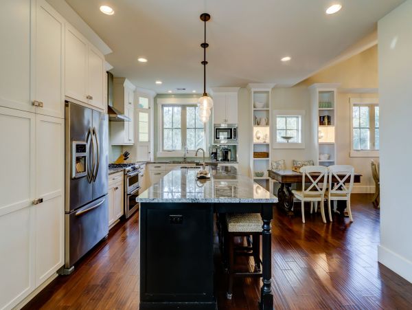 Gorgeous Five Bedroom Vacation Home Close to Beach