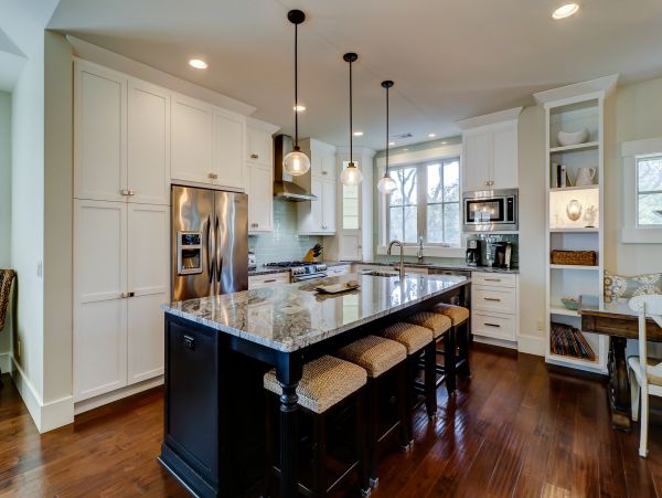 Gorgeous Five Bedroom Vacation Home Close to Beach