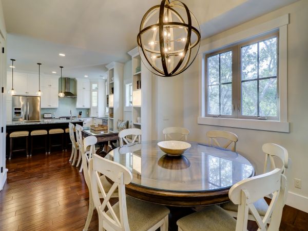 Gorgeous Five Bedroom Vacation Home Close to Beach