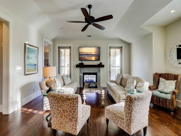 Gorgeous Five Bedroom Vacation Home Close to Beach