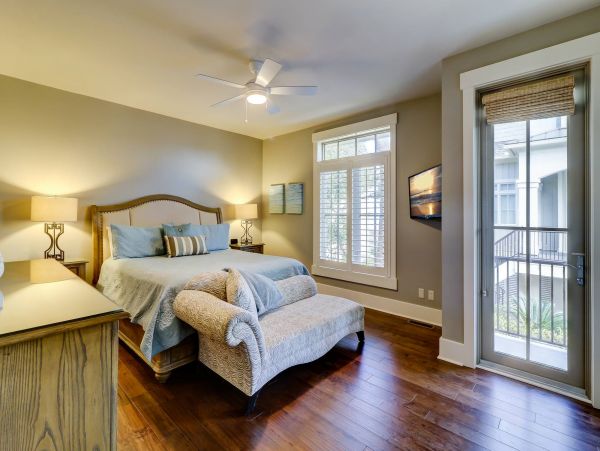 Gorgeous Five Bedroom Vacation Home Close to Beach