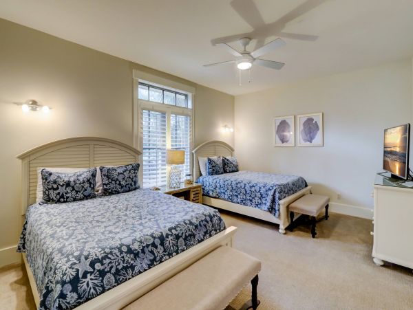 Gorgeous Five Bedroom Vacation Home Close to Beach