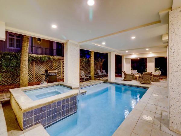 Gorgeous Five Bedroom Vacation Home Close to Beach
