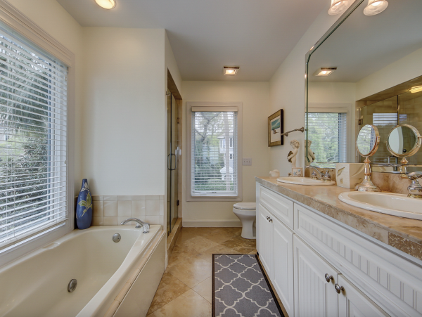 Luxury Oceanfront Vacation Rental with 6 Bedrooms in Hilton Head
