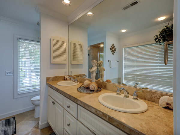 Luxury Oceanfront Vacation Rental with 6 Bedrooms in Hilton Head