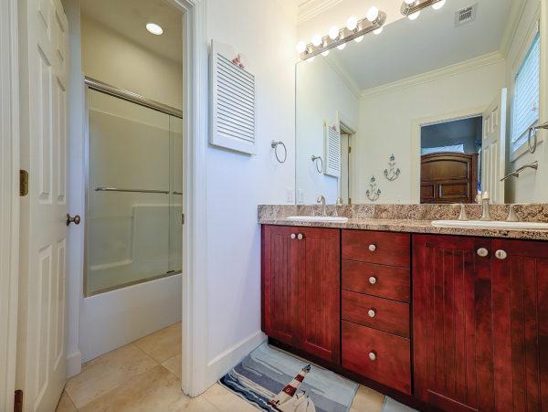 Luxury Oceanfront Vacation Rental with 6 Bedrooms in Hilton Head