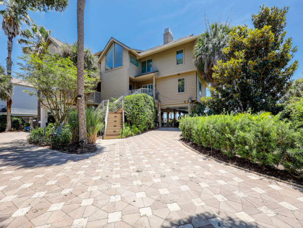 Luxury Oceanfront Vacation Rental with 6 Bedrooms in Hilton Head